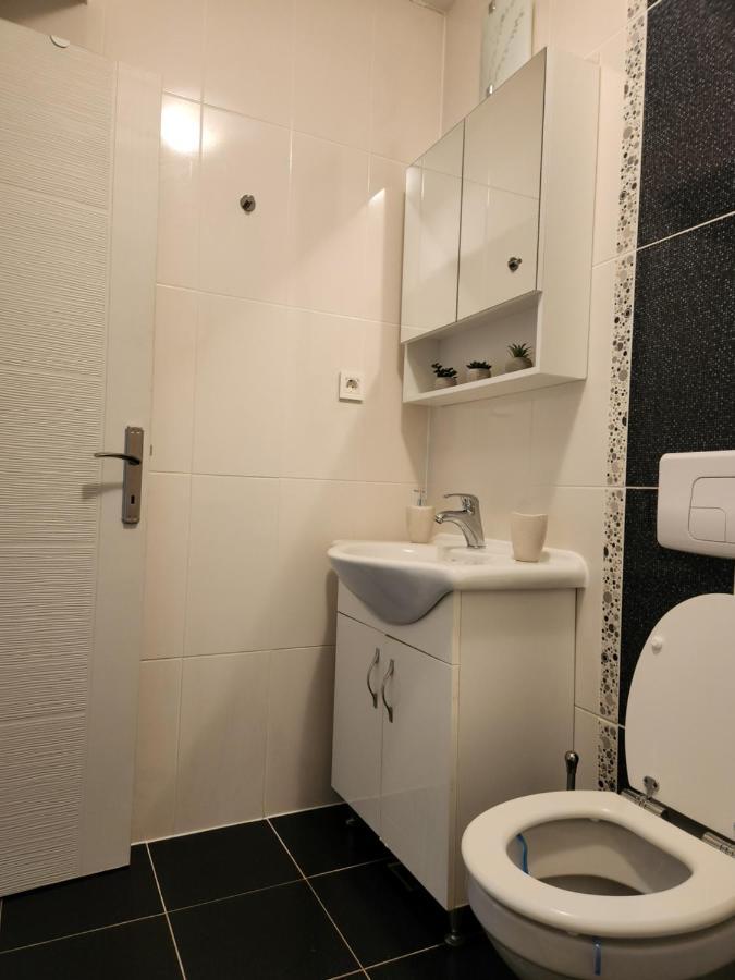 Airport Apartment Otopeni Exterior foto